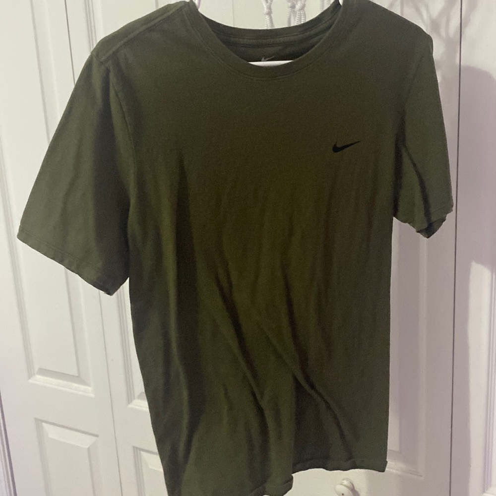 green nike tee shirt